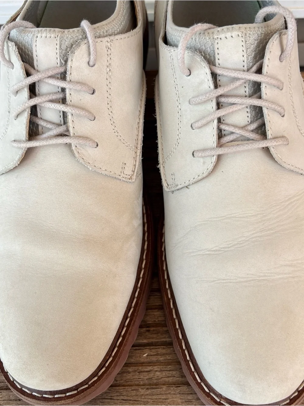 Johnston & Murphy Cream Suede Lace-Up Oxfords with Brown Soles 10.5